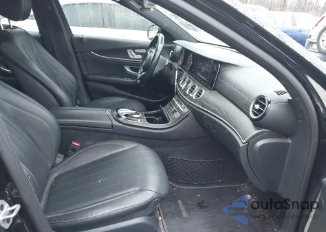 2019 Mercedes-Benz E 300 4Matic z USA, uszkodzony, nr VIN WDDZF4KB1KA548443